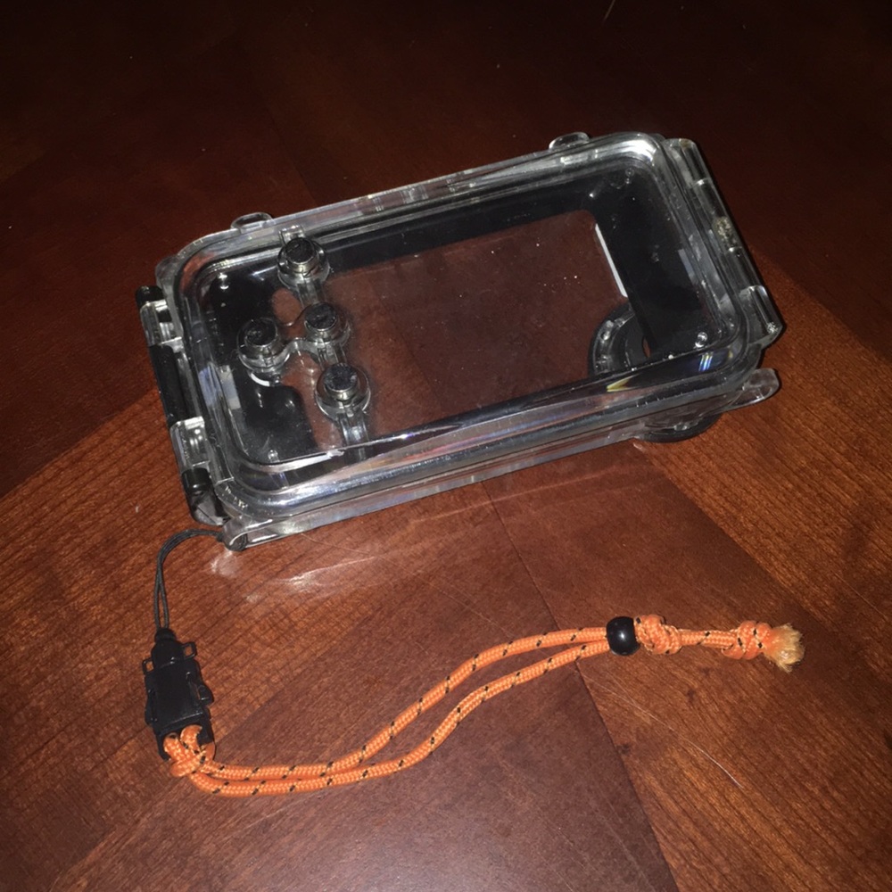 Under water IPhone 5 camera case
